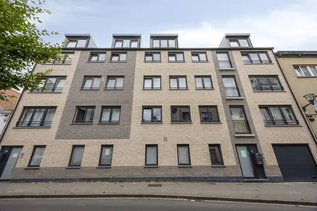 Huis te koop in Molenbeek Saint Jean – 1/10