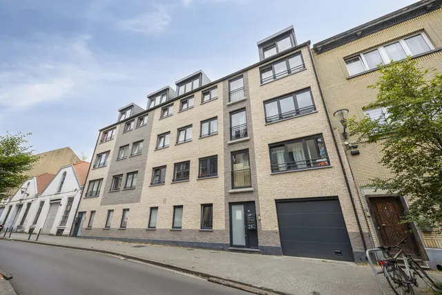 Huis te koop in Molenbeek Saint Jean – 1/10