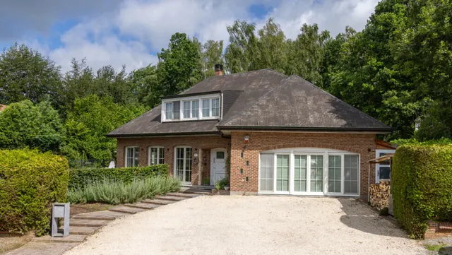 Villa te koop in Dworp – 1/10