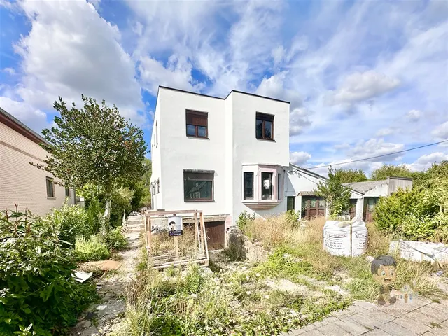 House for sale in Châtelet – 1/10