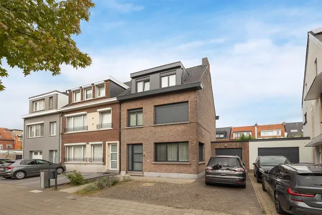 House for sale in Merksem – 1/10