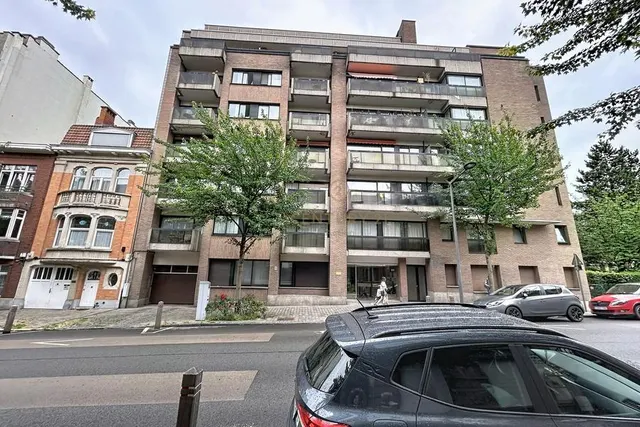 Appartement te koop in Schaerbeek – 1/10