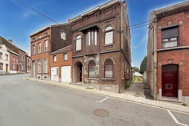 Huis te koop in Lodelinsart – 1/4