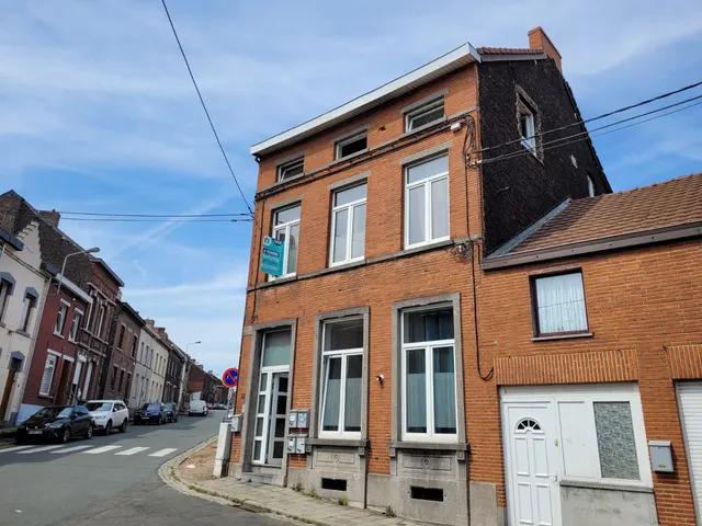 Huis te koop in Lodelinsart – 1/10