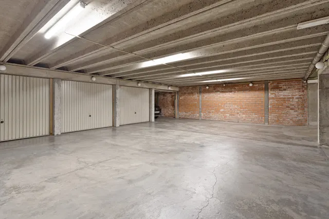 Gesloten garagebox à vendre à Kortrijk – 1/3