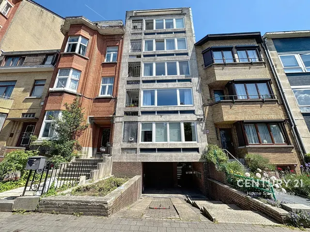 Appartementsgebouw te koop in Jette – 1/10