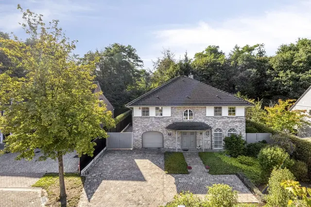 Villa à vendre à Edegem – 1/10