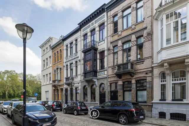 Herenhuis te koop in Berchem – 1/10