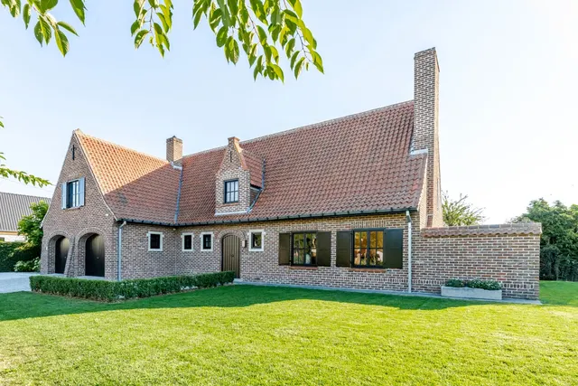 Huis te koop in Oostrozebeke – 1/10