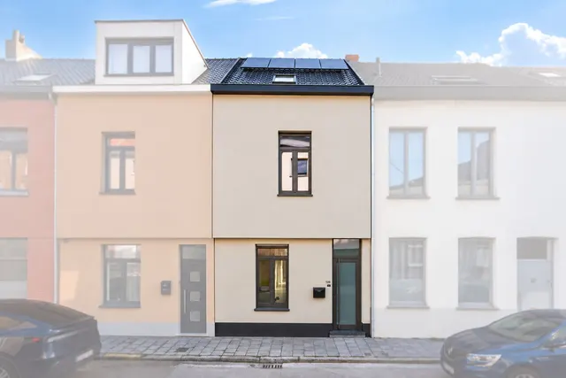 Huis te koop in Sint-Amandsberg – 1/10