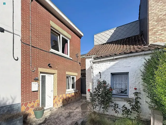 Maison à vendre à Mont-Sur-Marchienne – 1/10