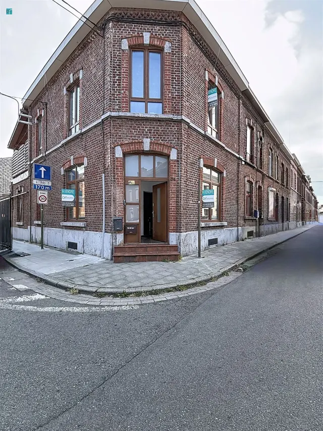 House for sale in Châtelet – 1/10