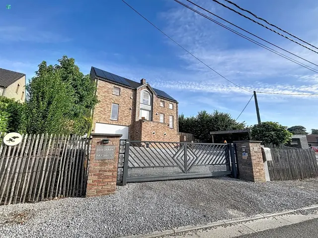 Huis te koop in Courcelles – 1/10