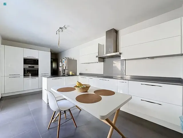 House for sale in Châtelet – 1/10