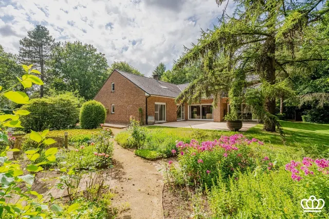 Villa à vendre à Essen – 1/10