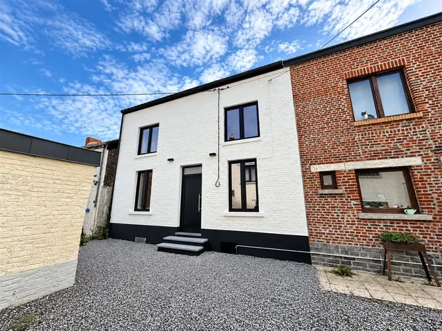 Huis te koop in Courcelles – 1/10