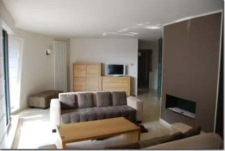 Rez-de-chaussée te huur in Woluwe-Saint-Pierre – 1/7