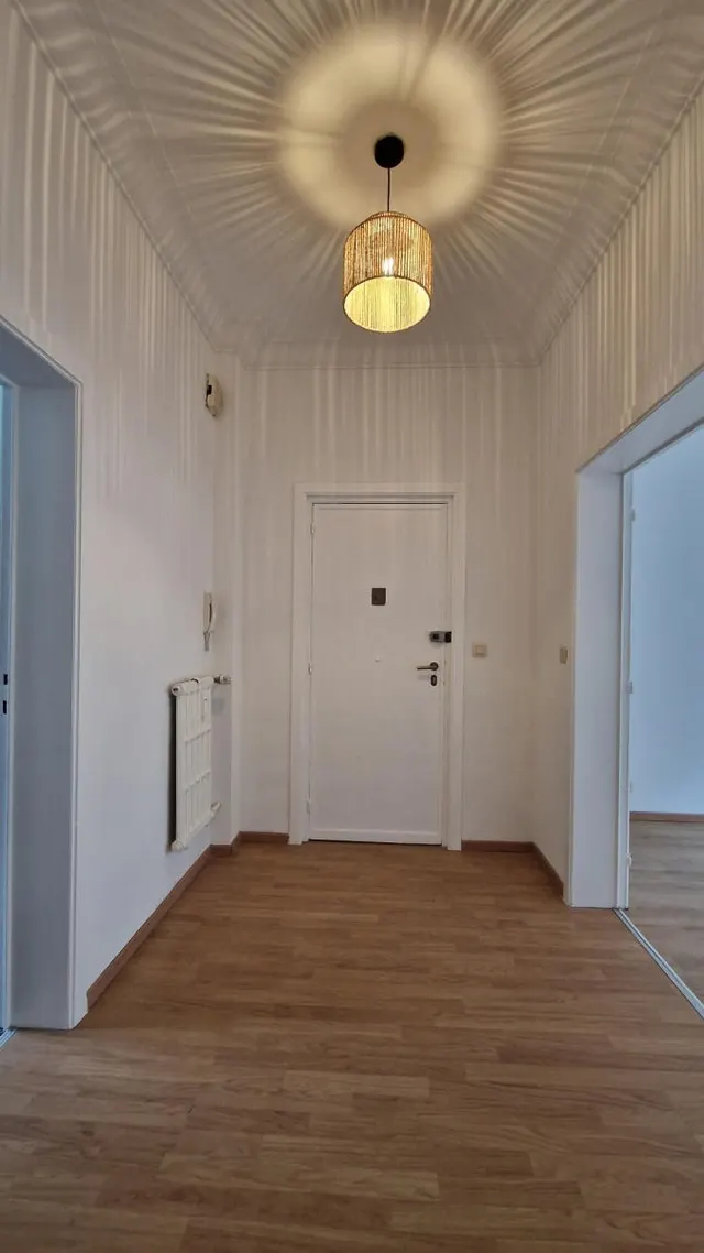 Rez-de-chaussée for rent in Ixelles – 1/7