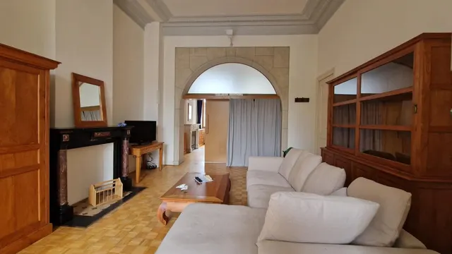 Rez-de-chaussée for rent in Ixelles – 1/7
