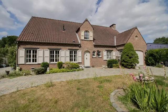 Villa te koop in Zoersel – 1/10