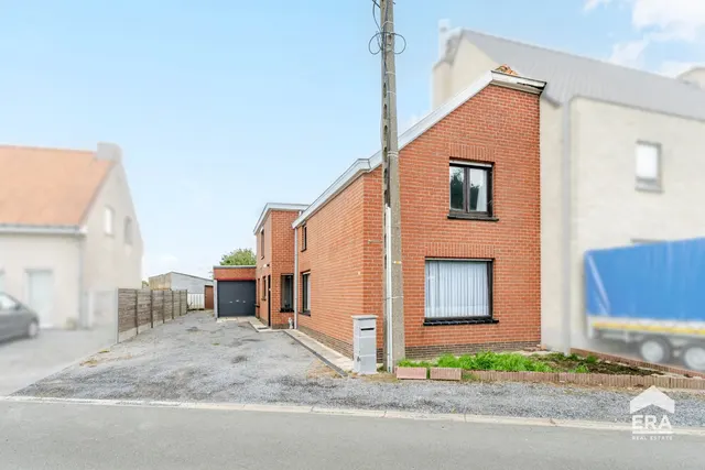 Huis te koop in Oostrozebeke – 1/10
