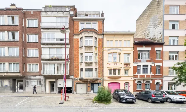 Appartement te koop in Forest – 1/10