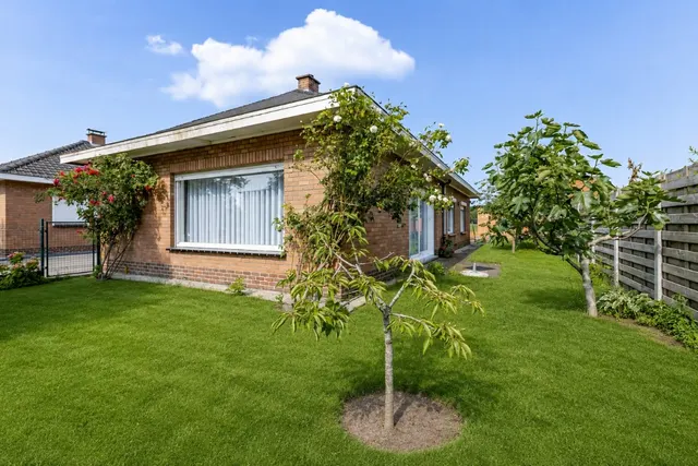 Huis te koop in Lievegem – 1/10
