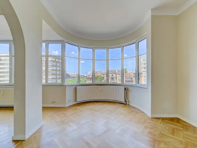 Appartement te koop in Etterbeek – 1/10