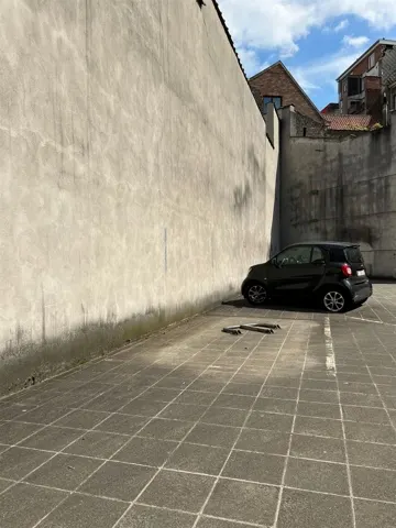 Gesloten garagebox te huur in Saint-gilles – 1/2