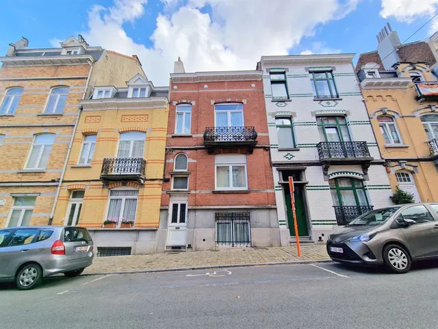 Appartement te huur in Schaerbeek – 1/10