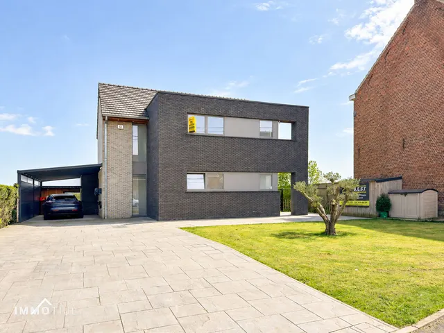 Villa à vendre à Bever – 1/10