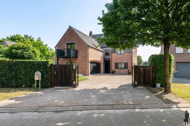 Huis te koop in Hoogstraten – 1/10