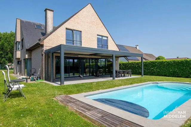 Villa te koop in Dilbeek – 1/10