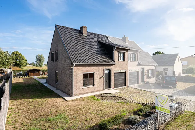 Huis te koop in Oosteeklo – 1/10
