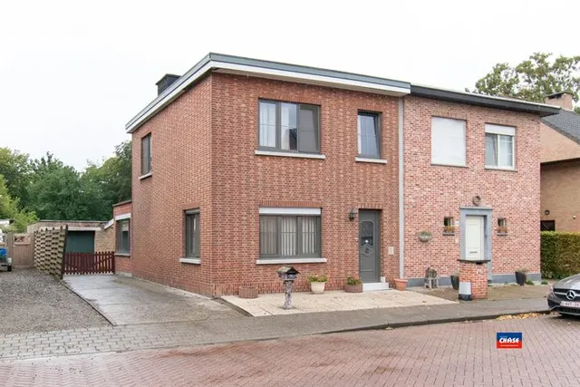 Villa te koop in Borsbeek – 1/10