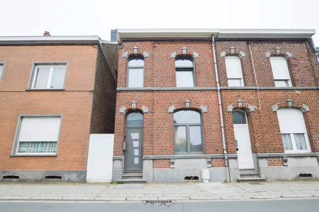 Maison de caractère à vendre à Pont à Celles – 1/9