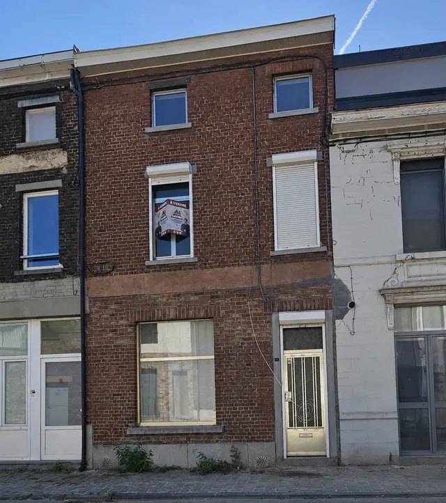Maison À Rénover te koop in Monceau-sur-Sambre – 1/9