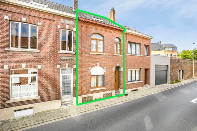 House for sale in Halle – 1/10
