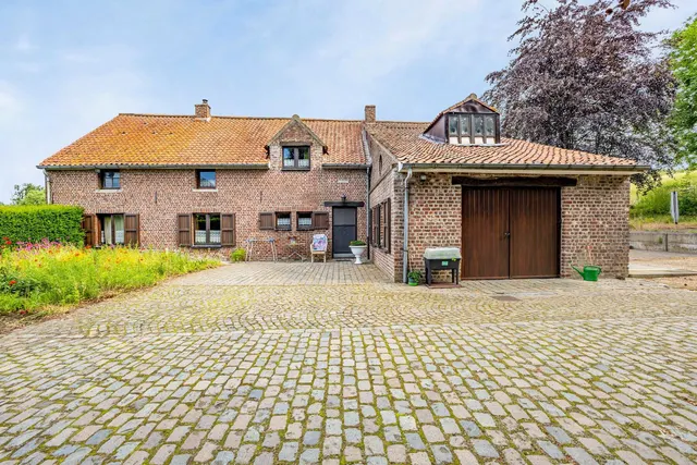 Hoeve à vendre à Sint-Pieters-Leeuw – 1/10