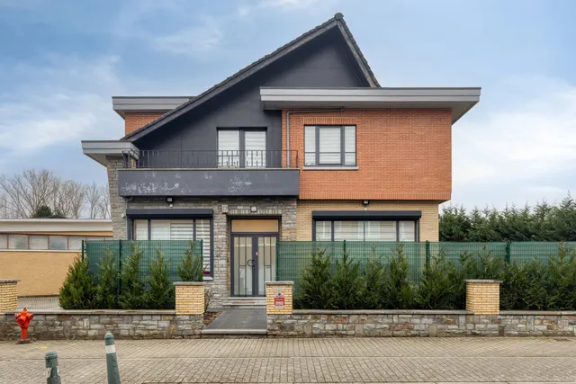 Villa à vendre à Sint-Pieters-Leeuw – 1/10