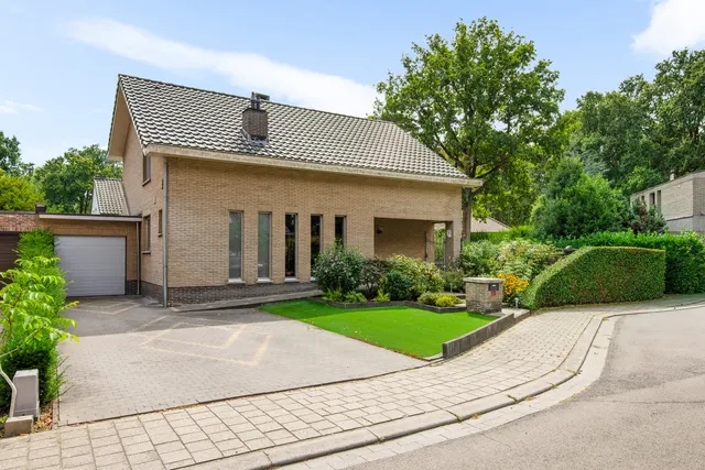 Huis te koop in Hemiksem – 1/10