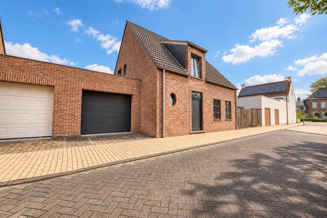 Huis te koop in Lievegem – 1/10