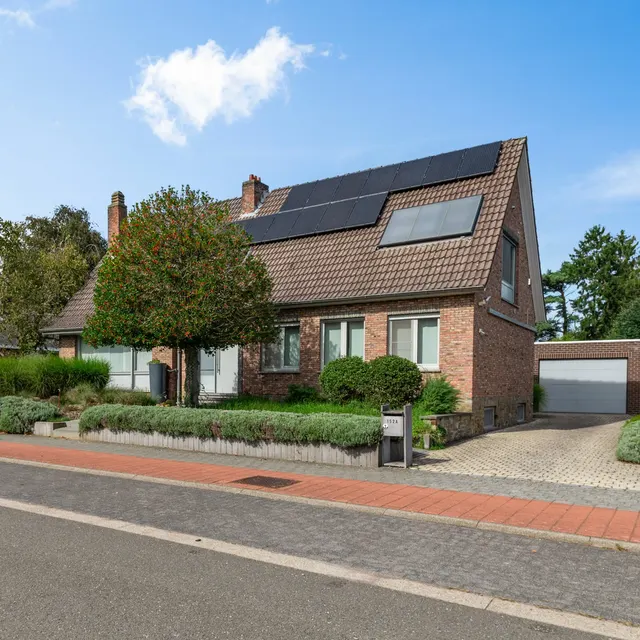 Huis te koop in Wijnegem – 1/10