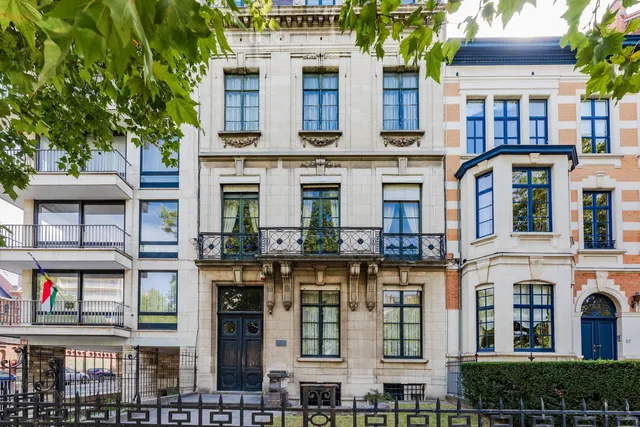 Huis te koop in Etterbeek – 1/10