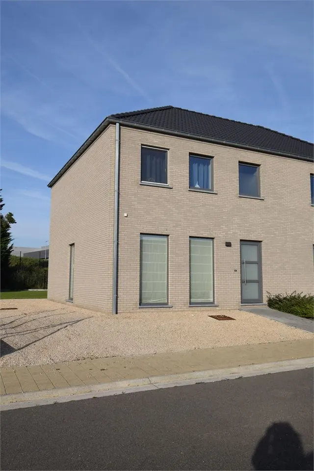 Huis te koop in Nederename – 1/4