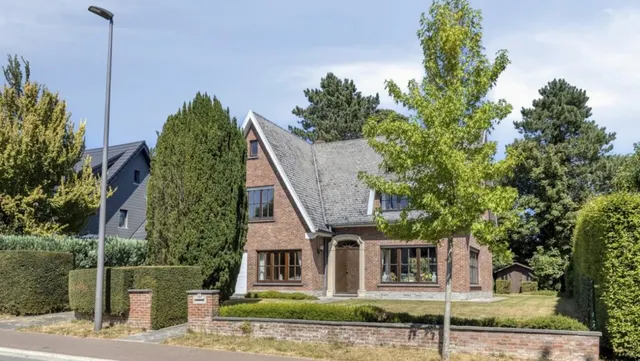 Villa te koop in Dilbeek – 1/10