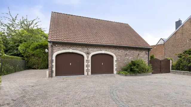 Villa te koop in Dilbeek – 1/10