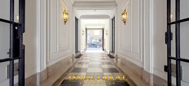 Rez-de-chaussée te koop in Ixelles – 1/10