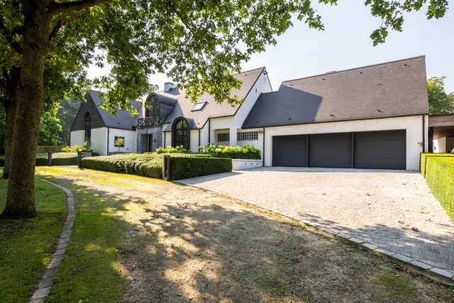 Villa à vendre à Sint-Pieters-Leeuw – 1/10