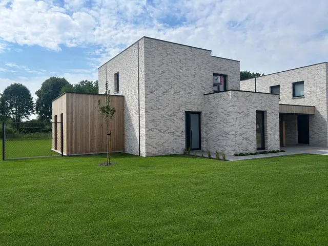 Huis te koop in Maaseik – 1/10
